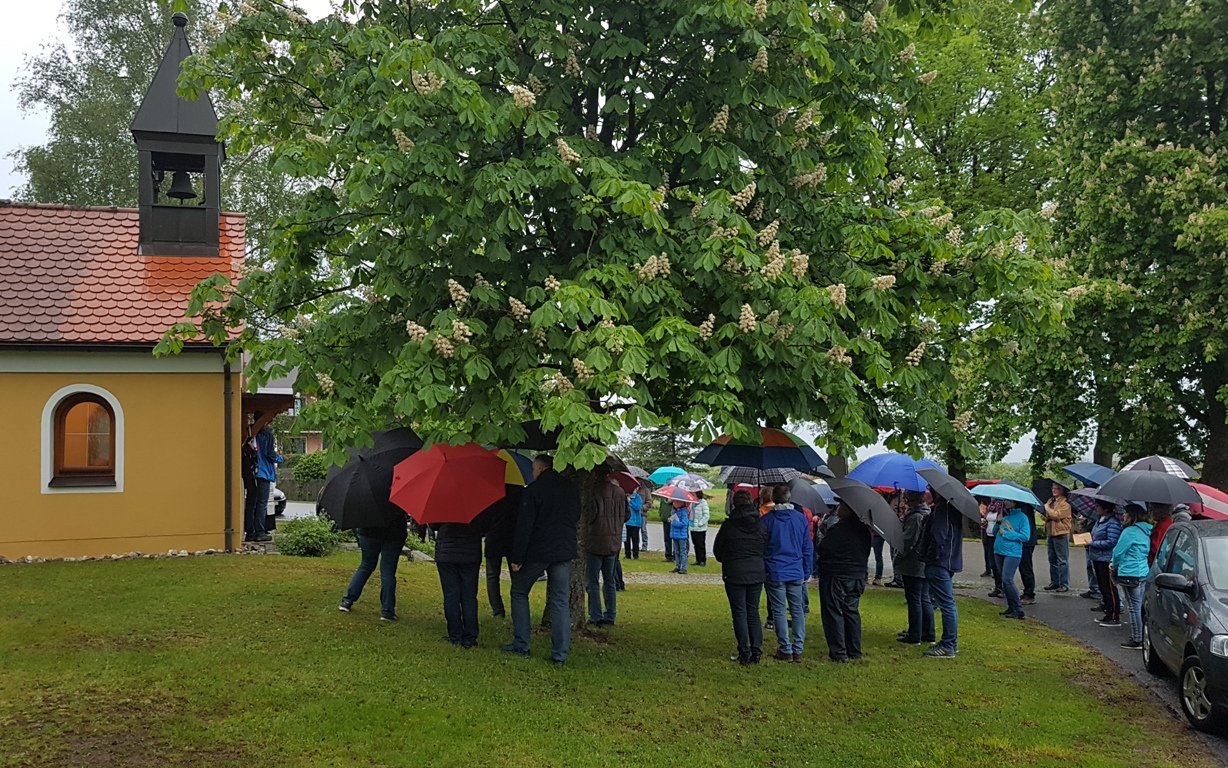 Beten unterm Regenschirm Maiandacht Gelpertsrich 3