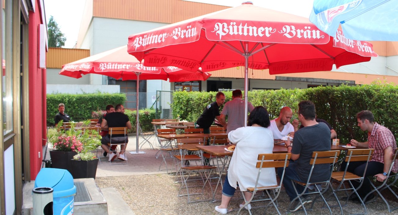 Biergarten Mike's Imbiss Stüberl Bild Jasmina