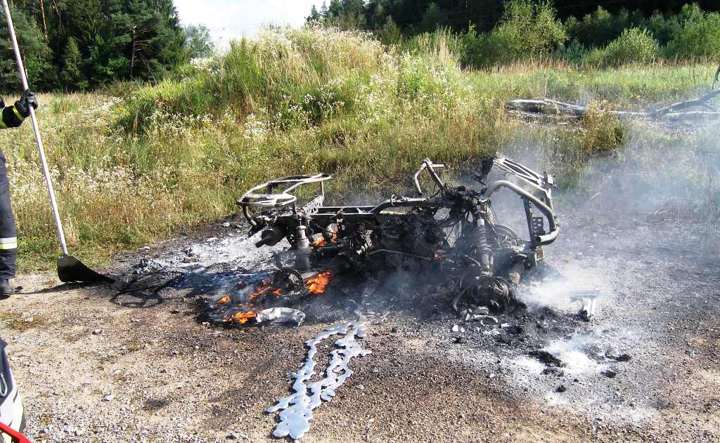 Quad brennt Feuerwehr Mantel