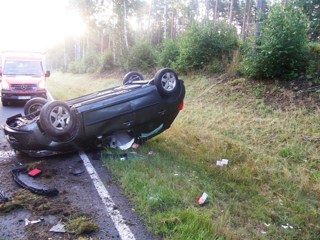 Unfall Etzenricht Peugeot überschlagen