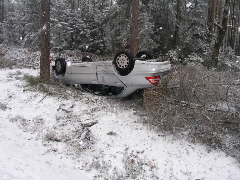 Unfall Schneeglätte