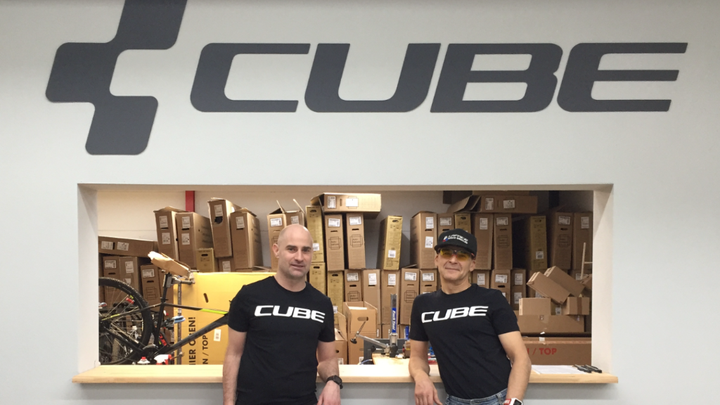 Bild Geschäftsführer Walter Arnold Felix Bykiewskis CUBE-Store Weiden Fahrradgeschäft Laden Weiden