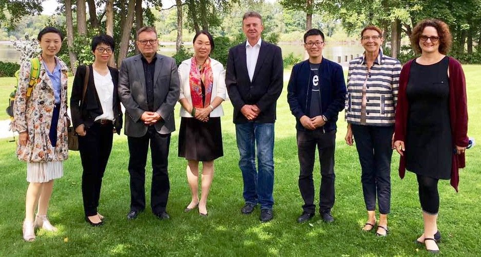 Gäste aus Shanghai im ÜBZO in Weiherhammer