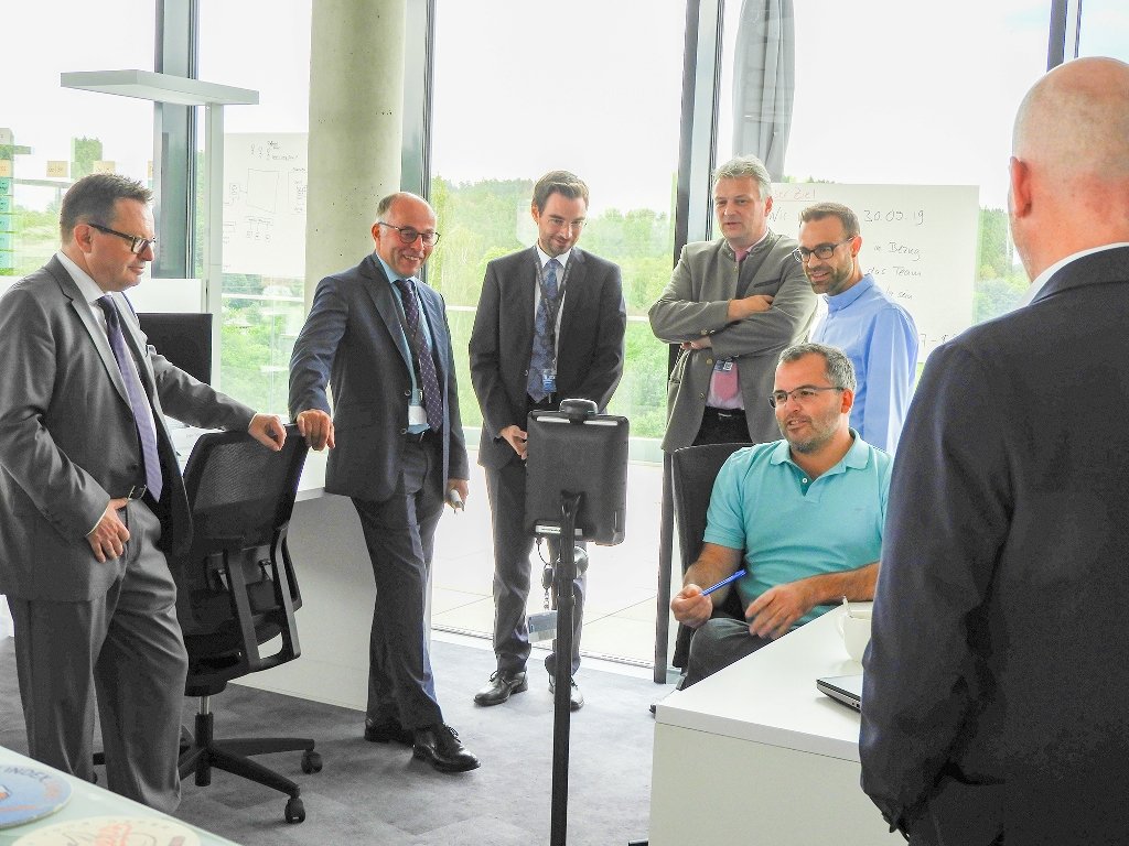 Staatssekretär Roland Weigert zu Gast im Science Park C4 in Weiherhammer