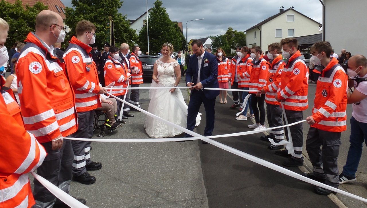 Riesenauflauf bei Hochzeit von Stefan und Martina Götz
