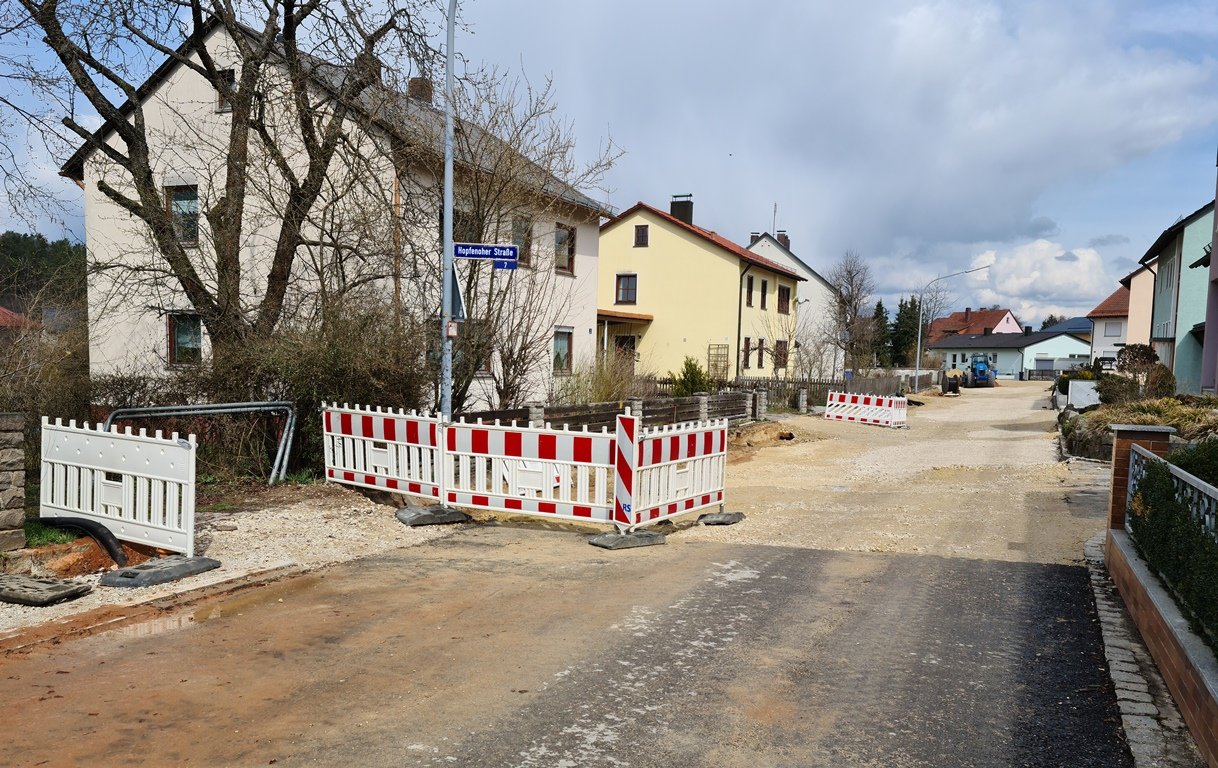 Neue Gasanschlüsse, Bäume und die Frage nach der Spielplatz-Zufahrt