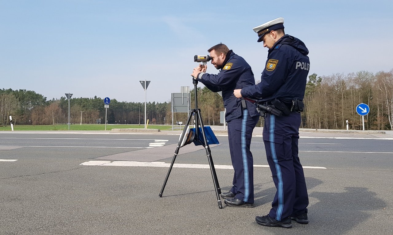 Blitzer Blitzen Laser Kontrolle Geschwindigkeitskontrolle (1)