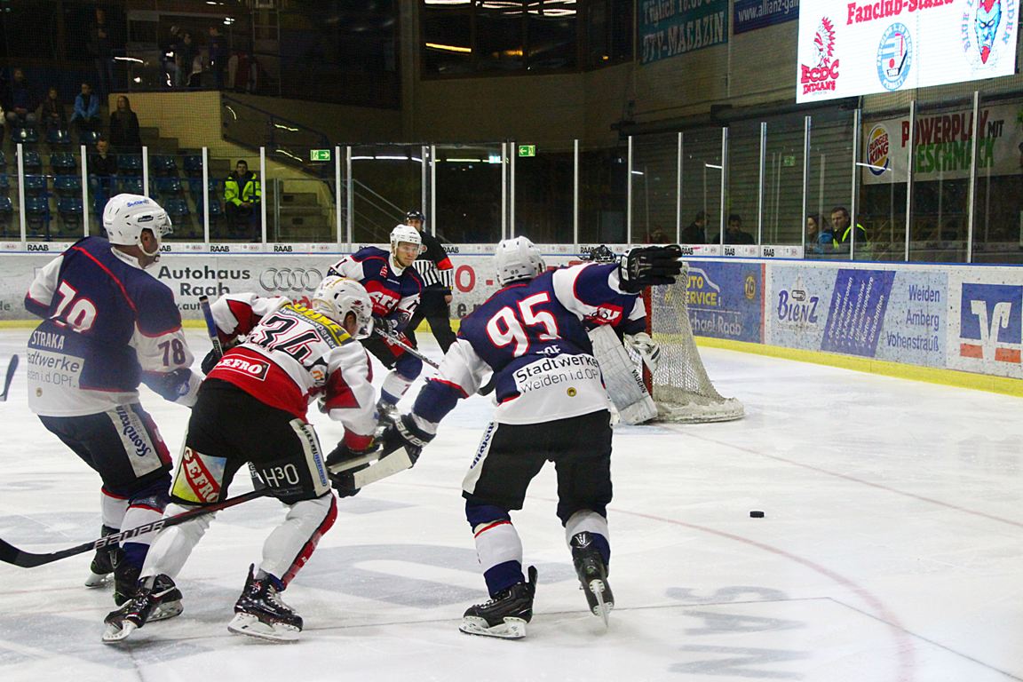 Blue Devils EV Weiden vs ECDC Memmingen Eishockey 02