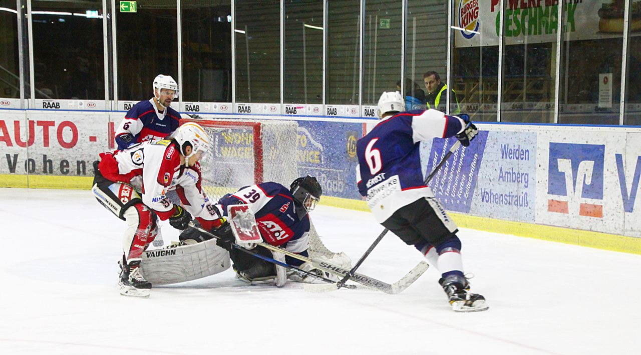 Blue Devils EV Weiden vs ECDC Memmingen Eishockey 04