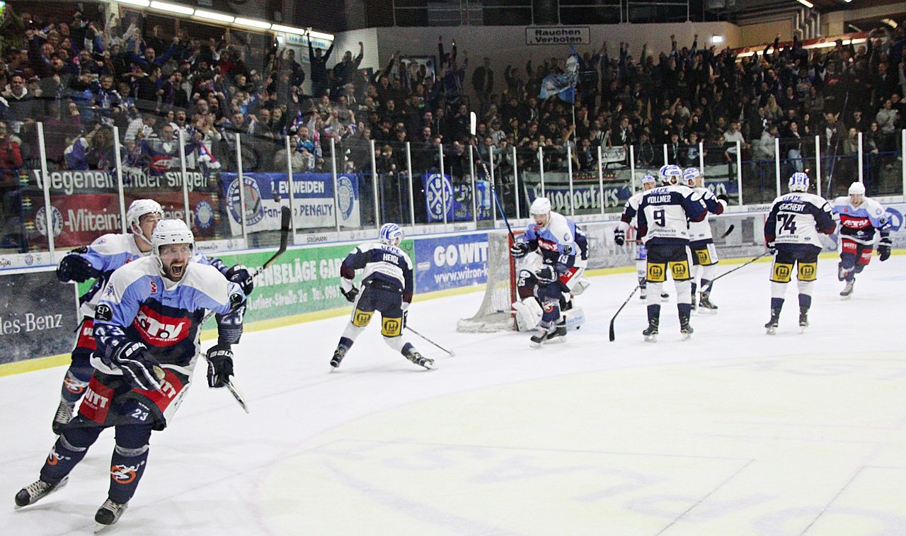 Blue Devils Weiden Eishockey gegen SC Riessersee Sieg Bild EV Weiden