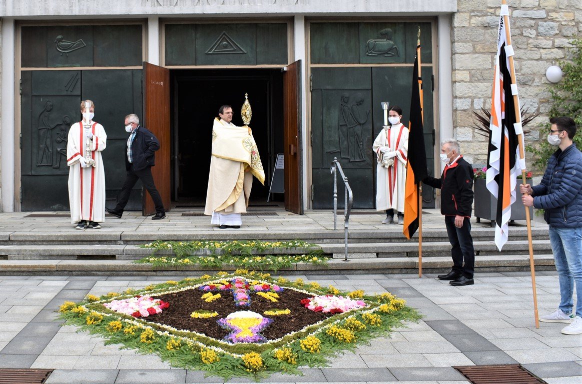 Blumenteppich Fronleichnam Friedenskirche Grafenwöhr 1