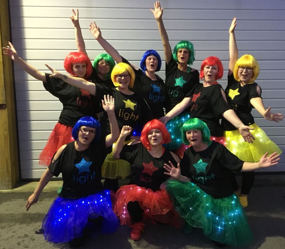 Leuchtende Kostüme und fetzige Choreos: Linedancer feiern