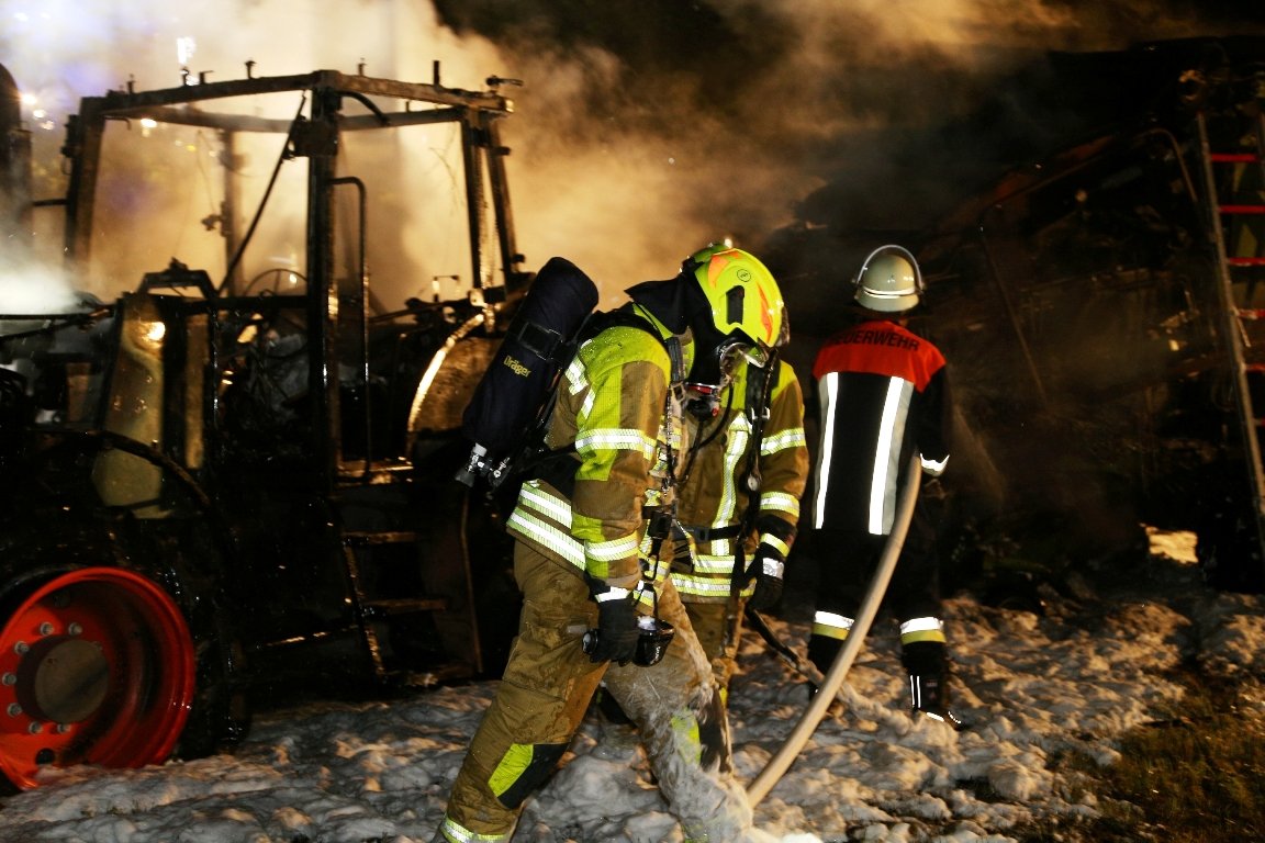 80.000 Euro Schaden wegen brennender Ballenpresse