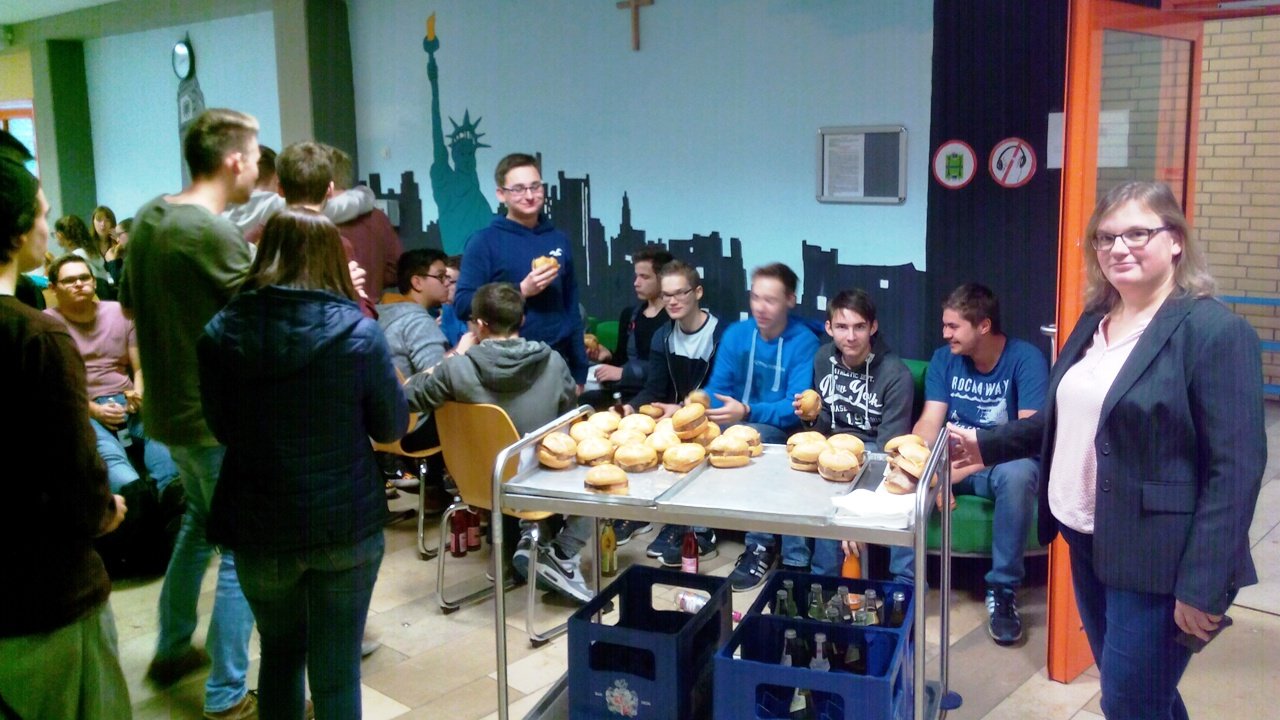 brotzeit Gymnasium Neustadt/WN Umzugshelfer Q11