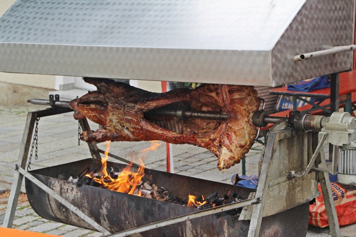 Bürgerfest Eschenbach (16), Sau, Ferkel, Grillen, Spanferkel, Schwein