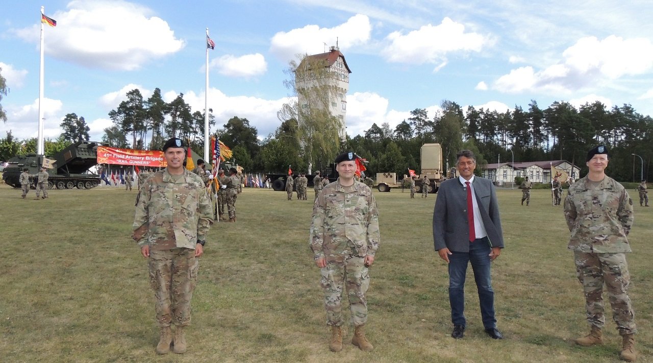 Bürgermeister Knobloch Oberst Daniel G. Miller neuer Kommandeur der 41. US-Feldartilleriebrigade Grafenwöhr Wechsel Kommando Oberst Seth A. Knazovich Bild Gerald