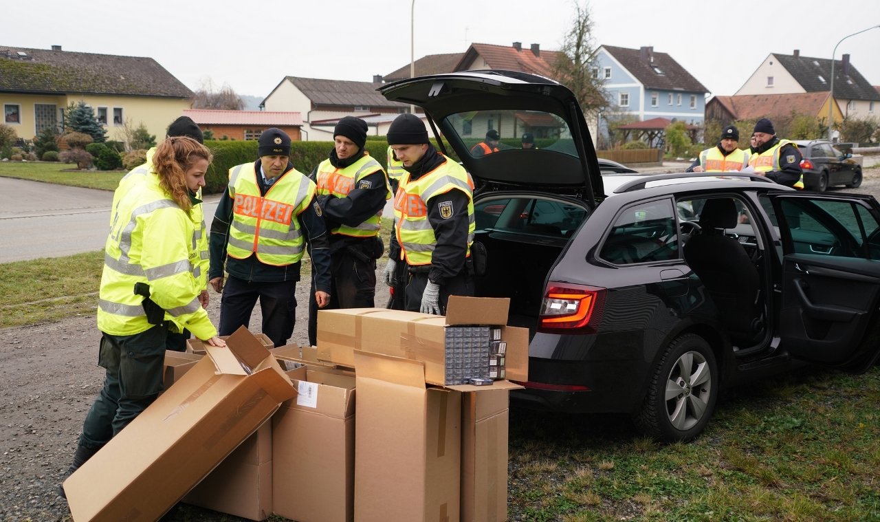 Bundespolizei Stangen_Zigaretten Kontrolle