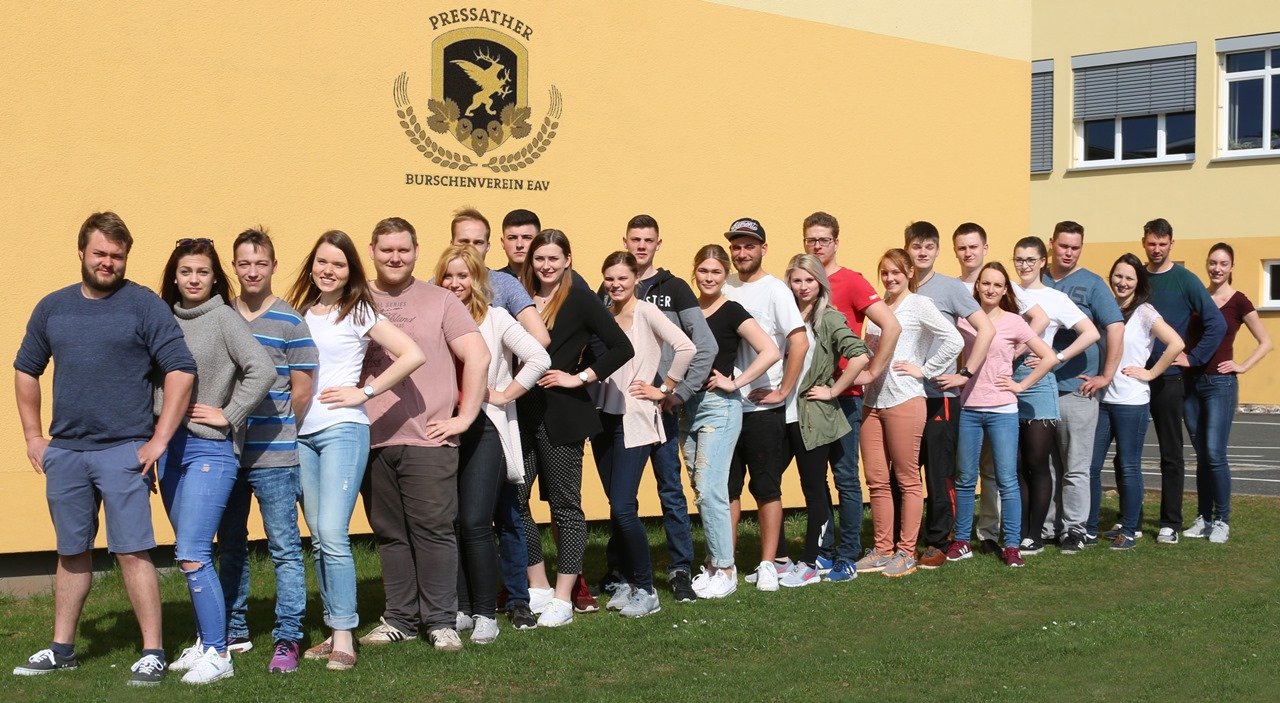 Burschenverein Pressath Tanz Maitanz Burschen Maibaum Bild Stefan Neidl 5