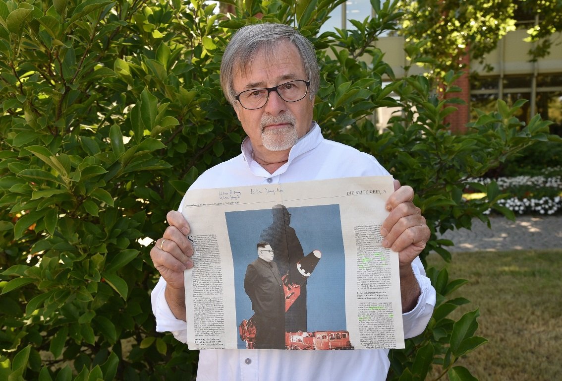 C Flagge Mayors for Peace vor Weidener Rathaus gehisst Zeichen für friedliche Welt Bilder Jürgen Wilke