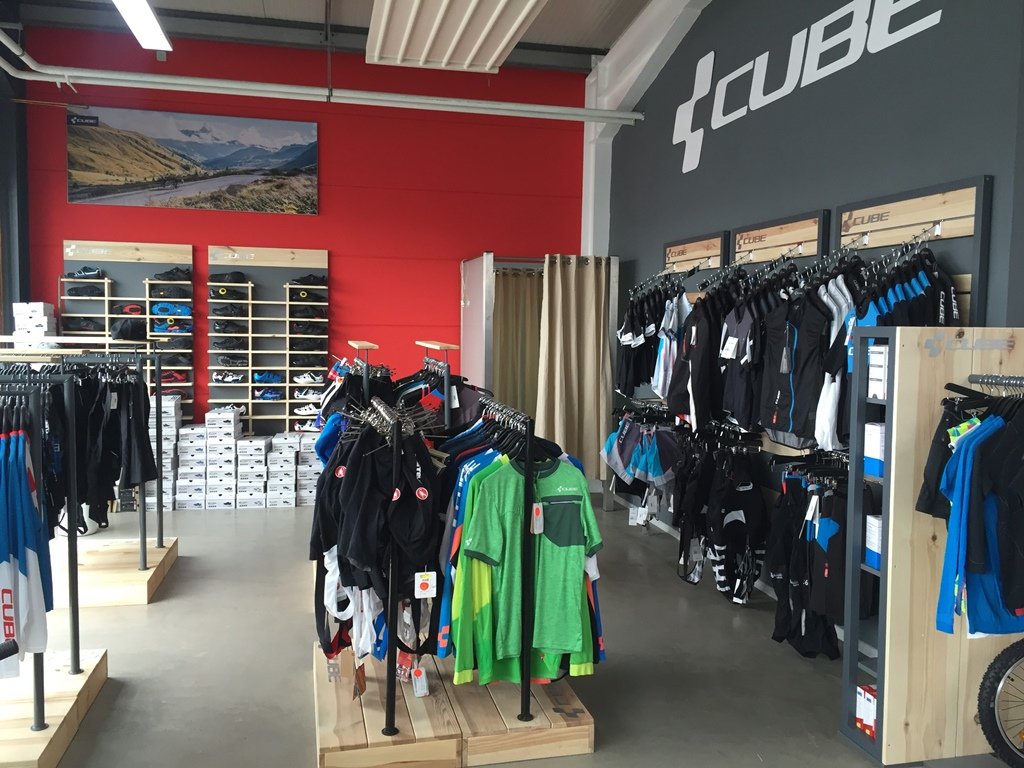 CUBE Store Weiden Neueröffnung Fahrräder Räder Fahrradbekleidung Fahrradsaiosn Bilder Walter Arnold