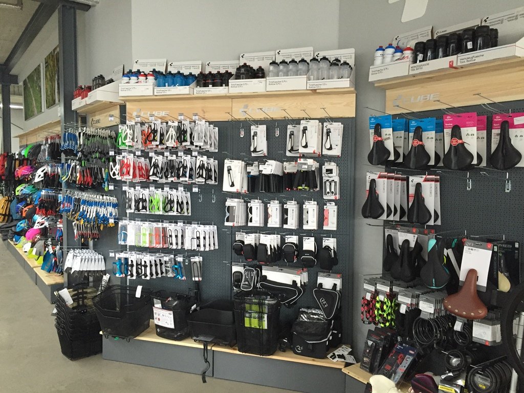 CUBE Store Weiden Neueröffnung Fahrräder Räder Fahrradbekleidung Fahrradsaiosn Bilder Walter Arnold2