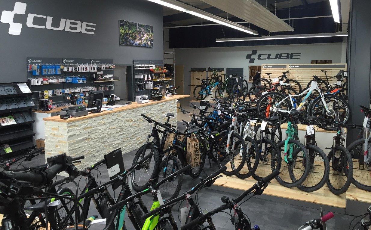 CUBE Store Weiden Neueröffnung Fahrräder Räder Fahrradbekleidung Fahrradsaiosn Bilder Walter Arnold3