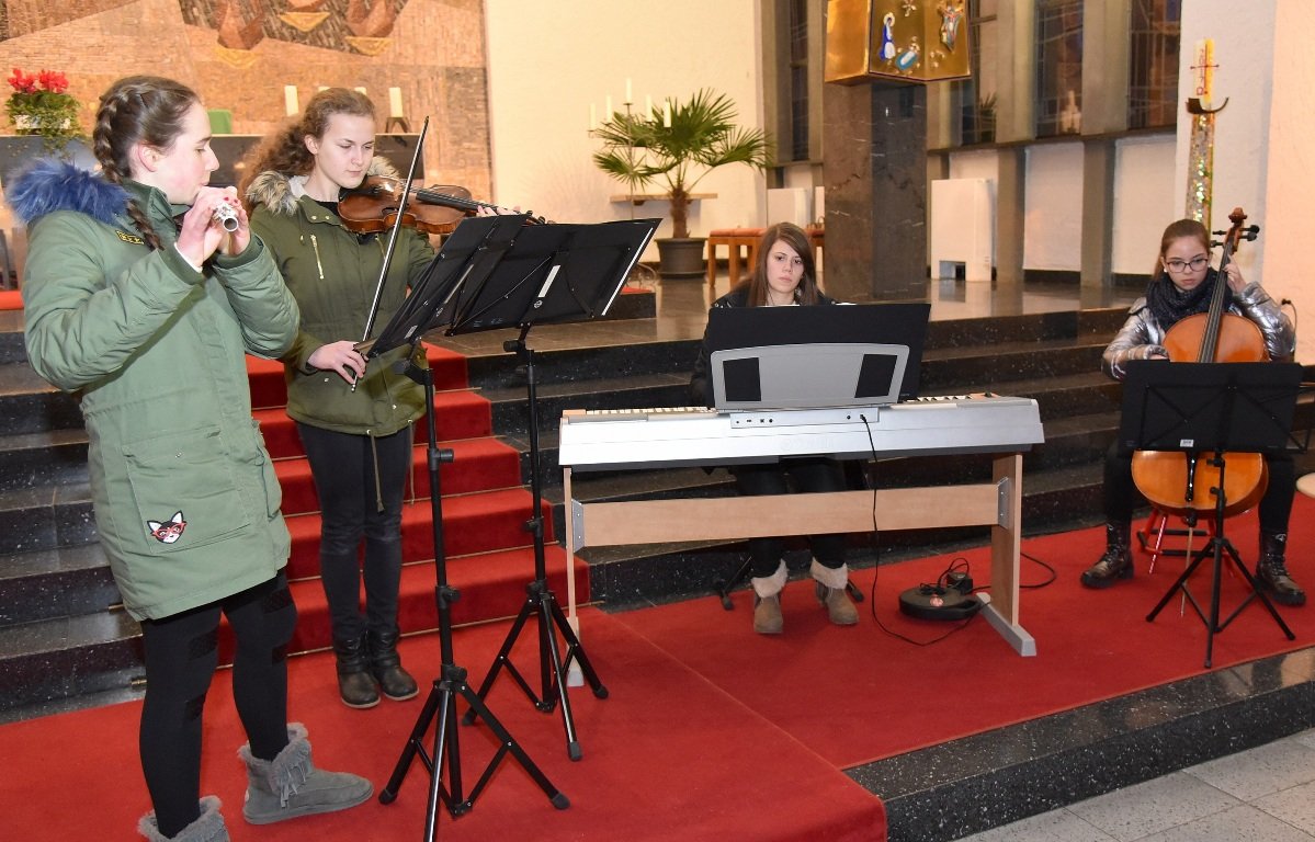 Charlotte Meyer, Anna Katharina Käs, Evelin Schledewitz, Aline Skutella Benefiz Schirmitz Lisa