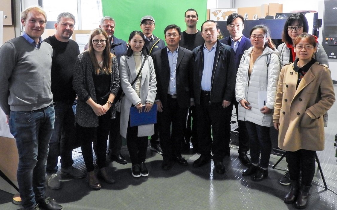 Chinesische Delegation im ÜBZO, Duale Ausbildung