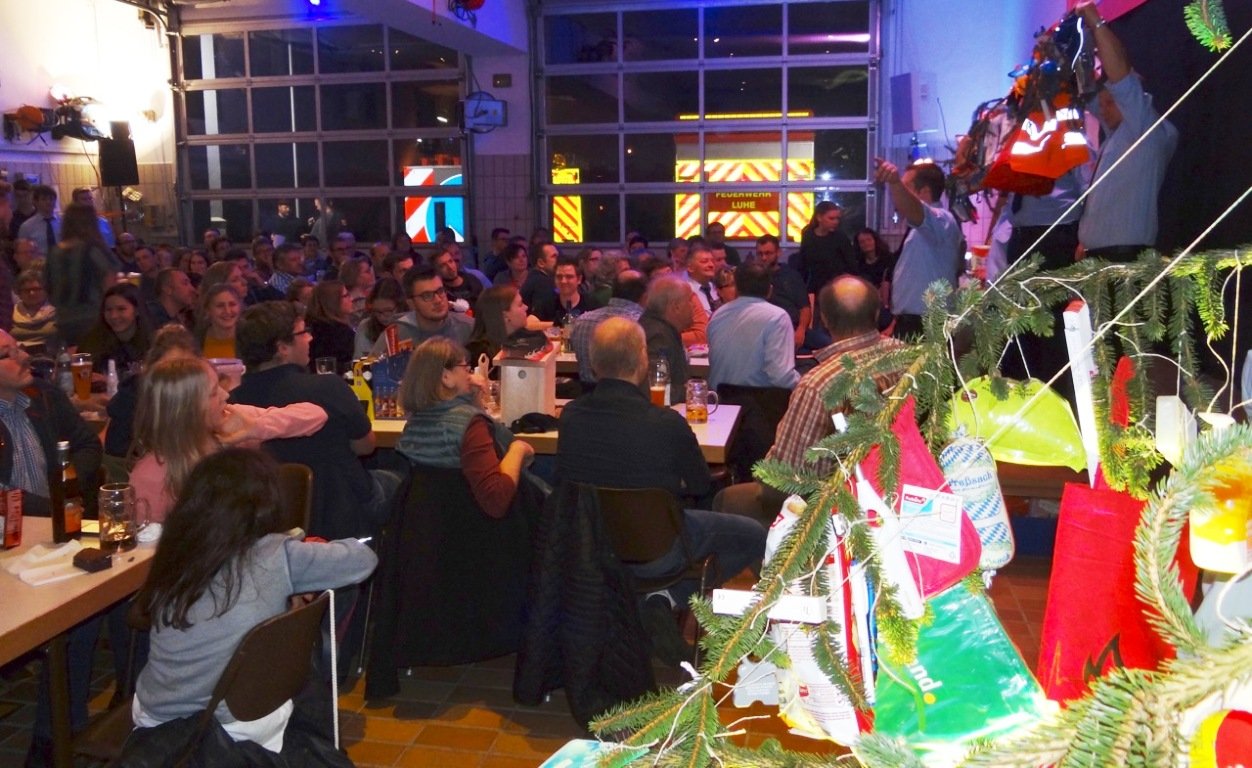 Christbaumversteigerung Feuerwehr Luhe (2)