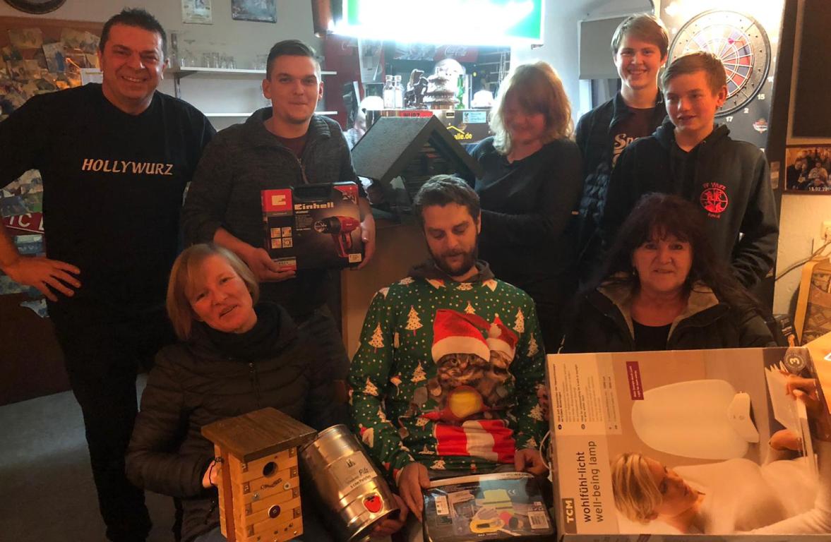 Christbaum füttert Spendenkasse
