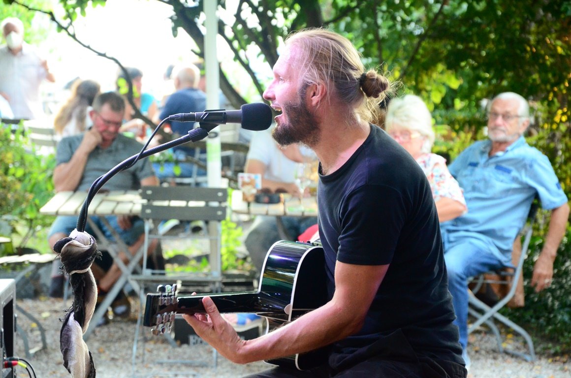 Colbinger auf der Live-Stage: Von bluesiger Melancholie umspülter Akustik-Rock