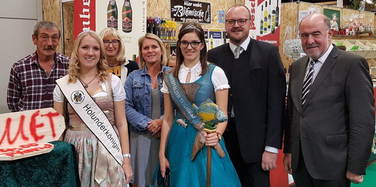 Consumenta 2018 Nordoberpfalz Leuchtenberg Sekt Holunderkönigin Teichnixe Sophia Bächer Landrat Andreas Meier
