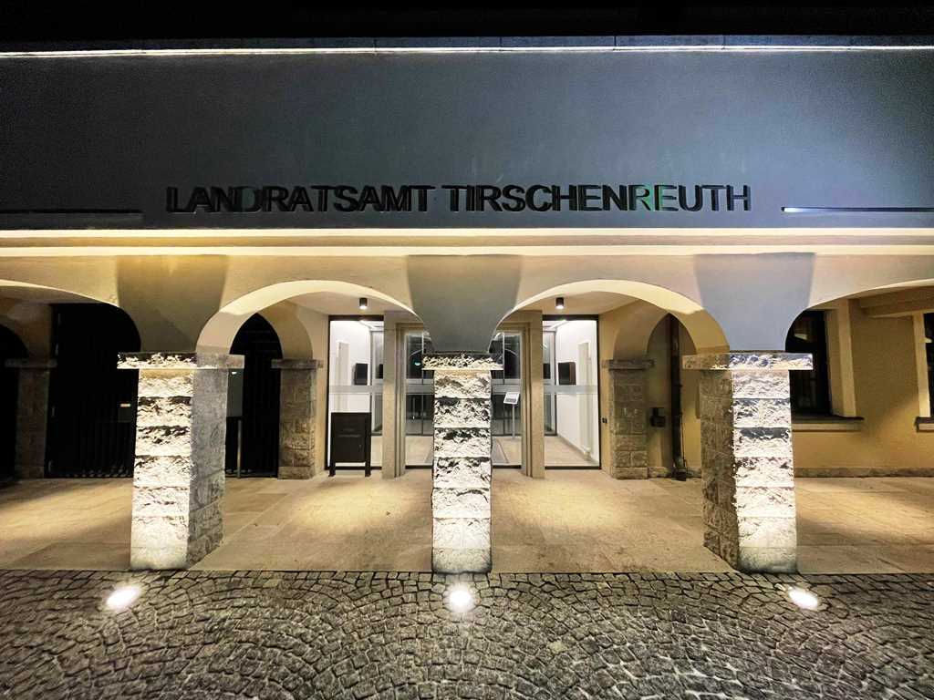 Corona Landratsamt Tirschenreuth Inzidenz Symbol1