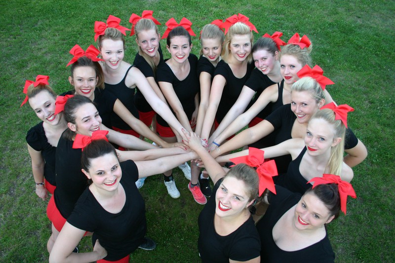 Die DJK Cheerleader Weiden heizen ein!