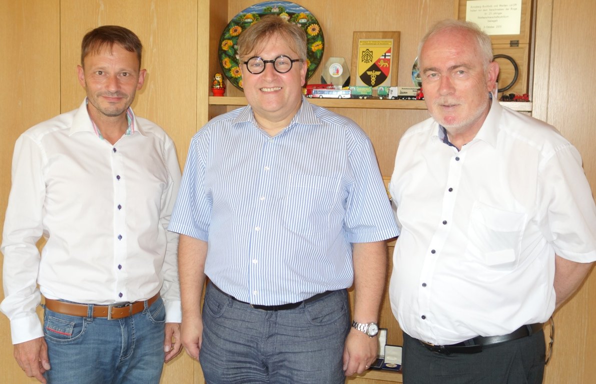 Bürgermeister Jens Meyer begrüßt Wolfgang Hohlmeier im Neuen Rathaus