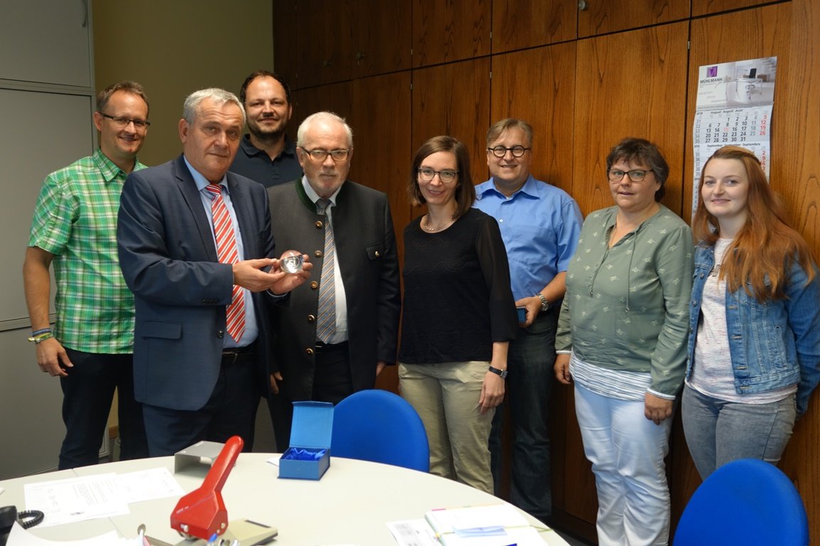 Neues Führungsteam und Mitarbeiter des Dezernats 5
