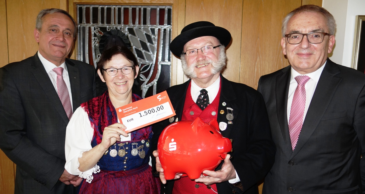 Spendenübergabe, Sparkasse, Altbayerische e.V. Christa und Wilhelm Binner, Seggewiß