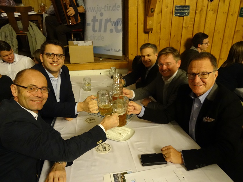 Der Jahresabschluss in der Falkenberger Zoiglstube Kramer war so gut besucht wie noch nie zuvor. Bilder: JU Kreisverband