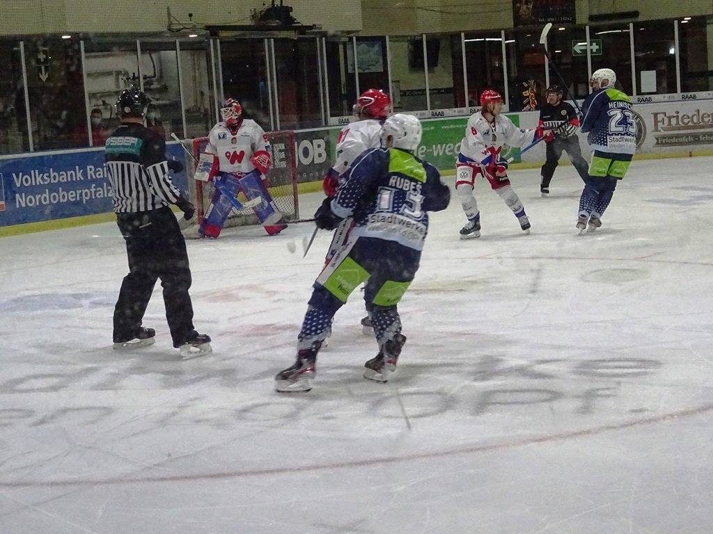 Blue Devils schießen den Deggendorfer SC ab