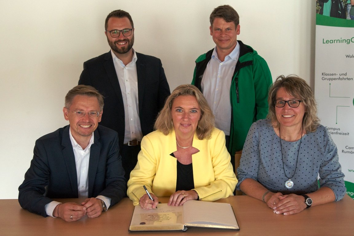 Staatsminsterin Schreyer besucht LearningCampus