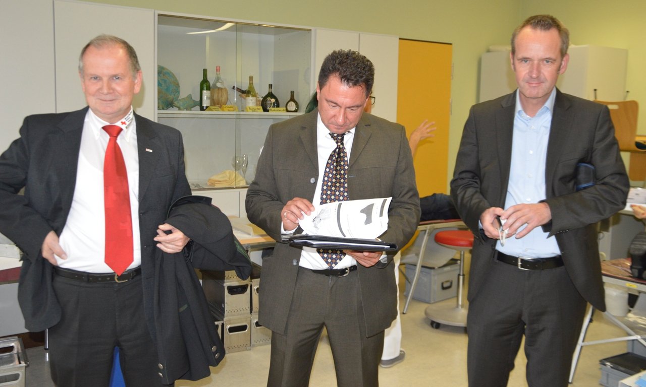 Blutspenden BRK Landrat Meier