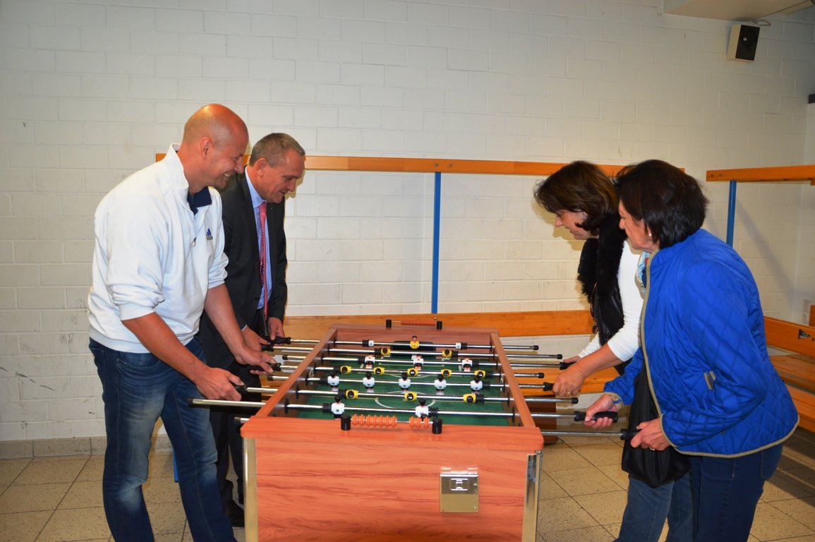 Kicker Spende Asylbewerber Inner Wheel Club