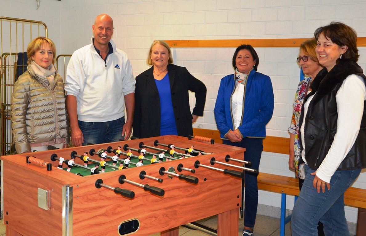 Kicker Spende Asylbewerber Inner Wheel Club