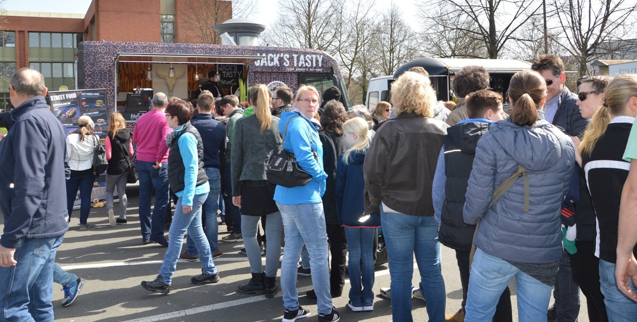 Food-Truck-Roundup 2016