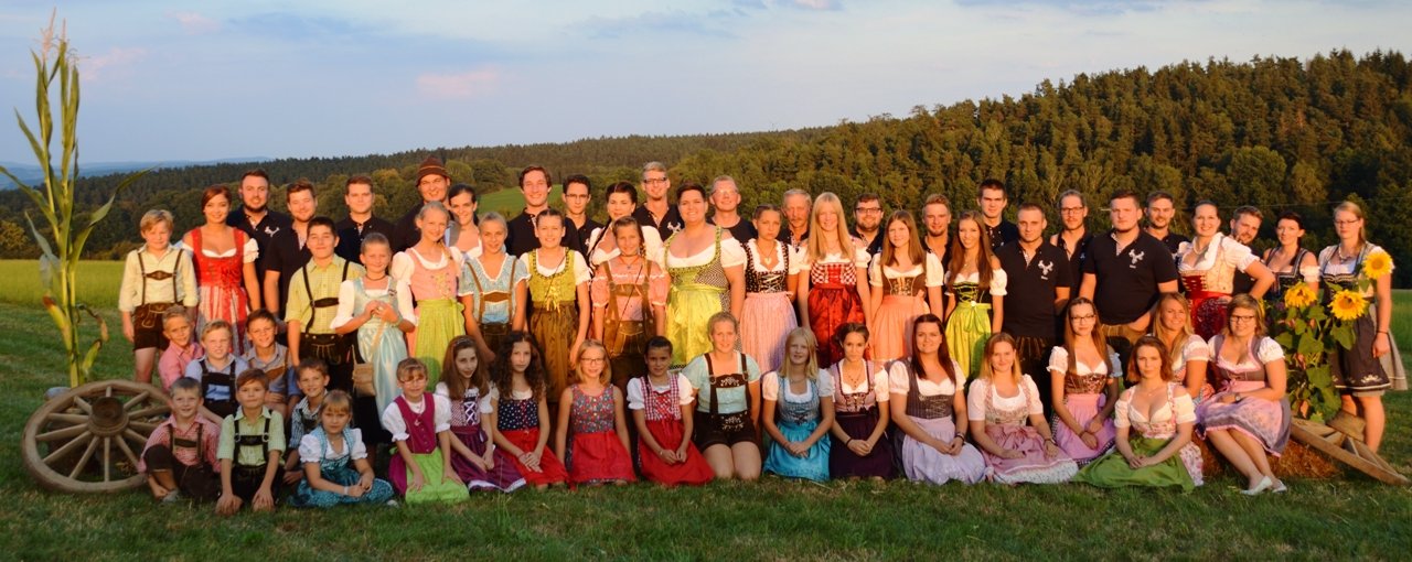 Kirwa-Bär und Kirwa-Baum in Weißenbrunn