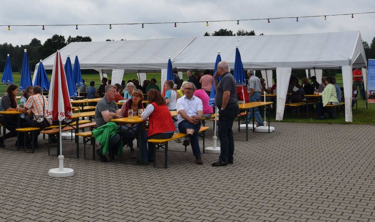 Bierzelt Flugplatzfest