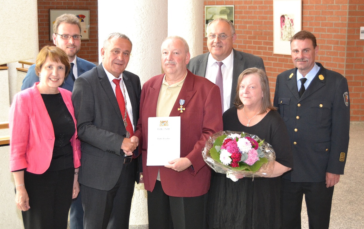 Staatsehrenzeichen am Bande für Dieter Fischer