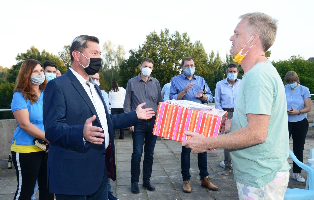 Beckenrand Sheriff Pleystein Dreharbeiten Freibad