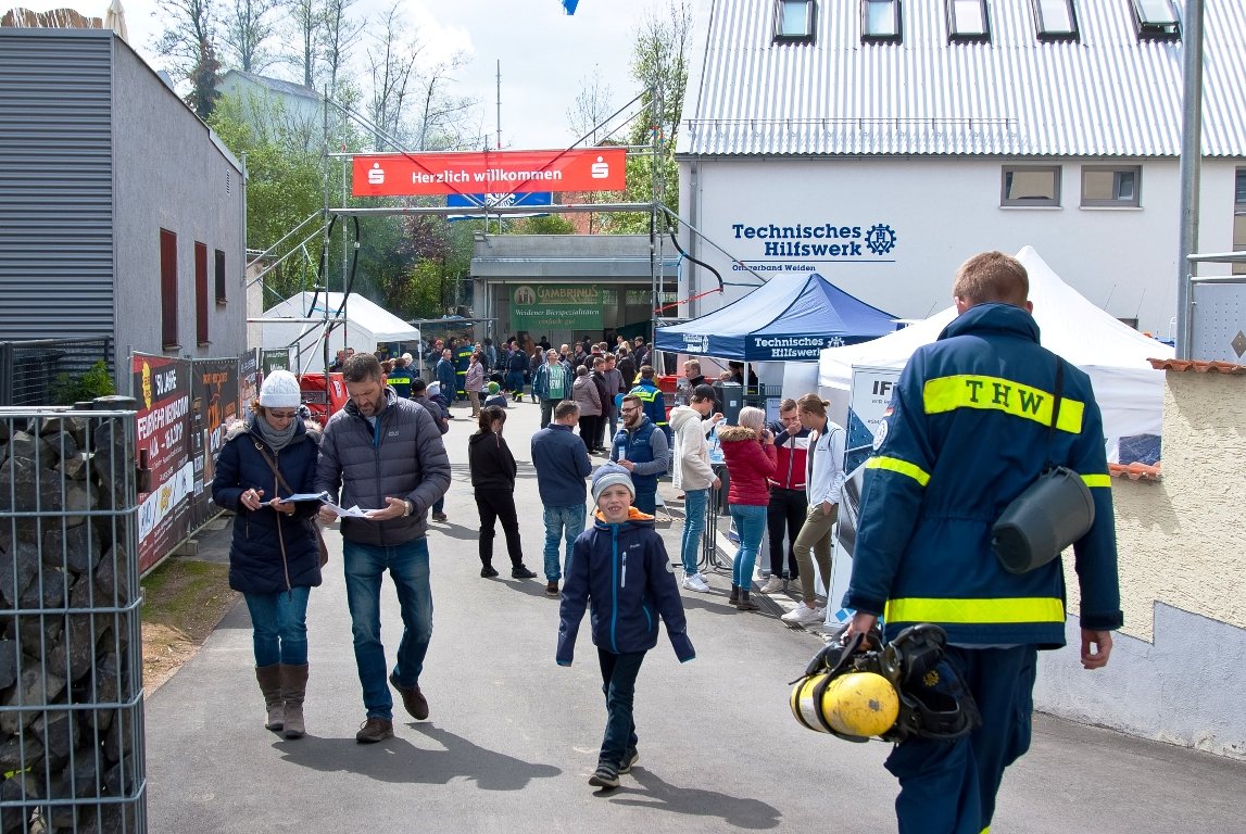 Tag der offenen Tür fahrzeugweihe THW Weiden