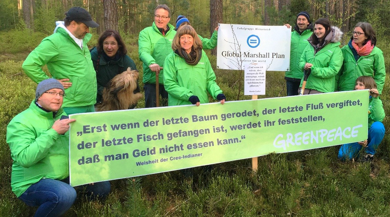 Greenpeace Weiden Protest Weiden West IV Baumpflanzaktion